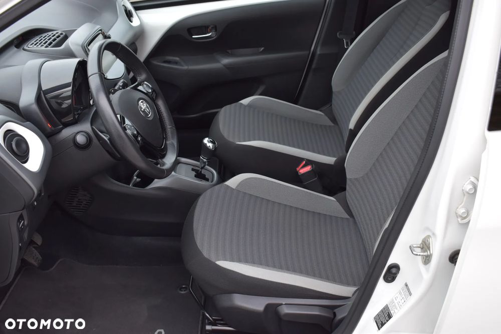 Toyota Aygo x.shift x-play connect - 12
