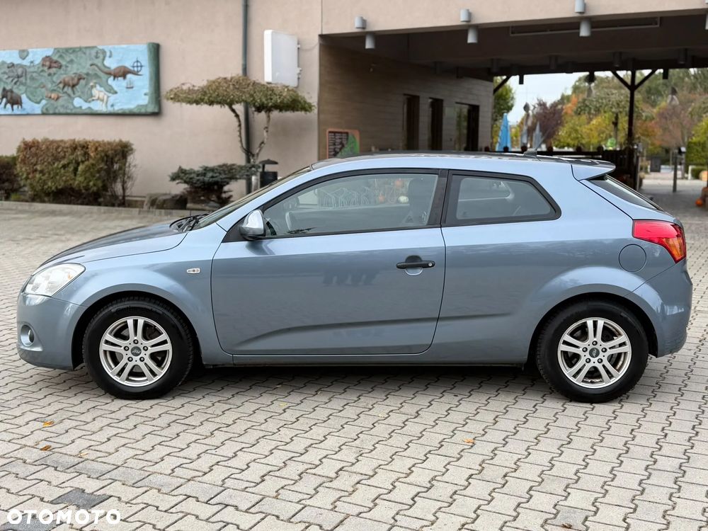 Kia Ceed 2009 photo 4