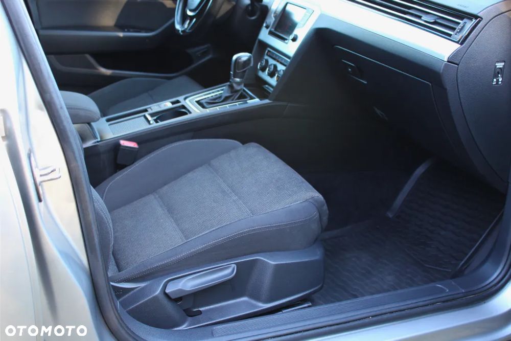 Volkswagen Passat 2.0 TDI (BlueMotion Technology) DSG Comfortline - 19