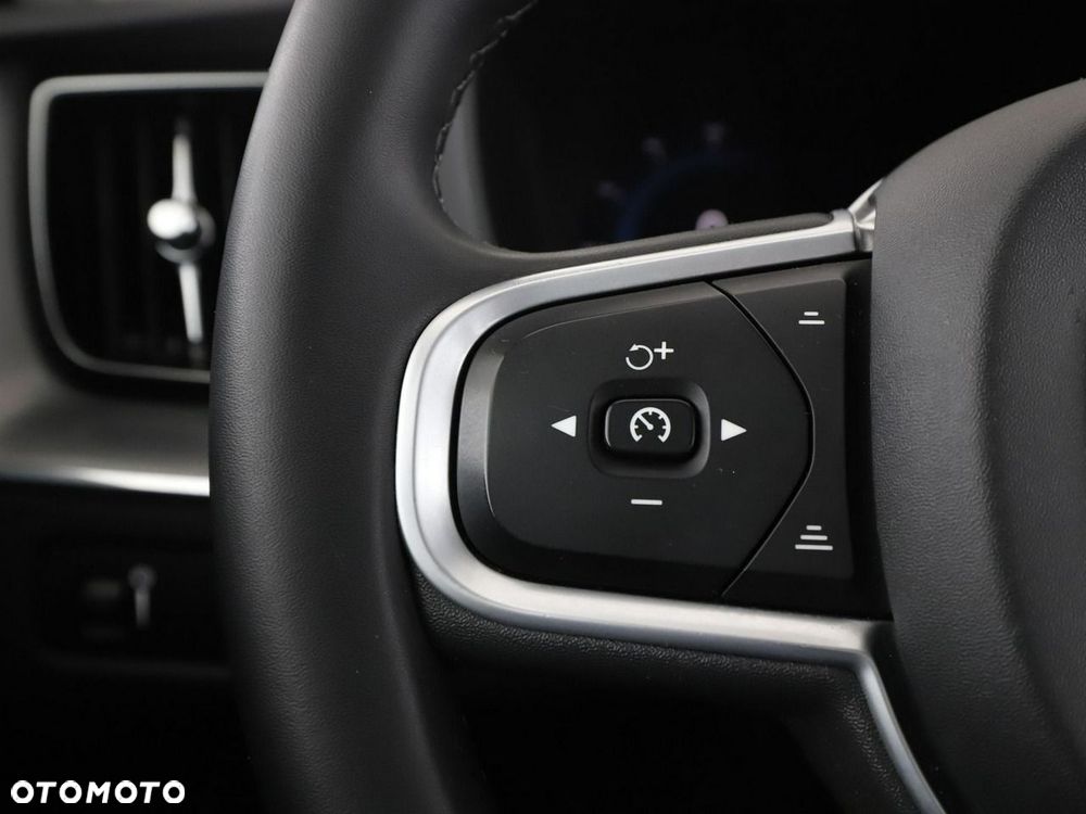 Volvo XC 60 B4 D Core - 33