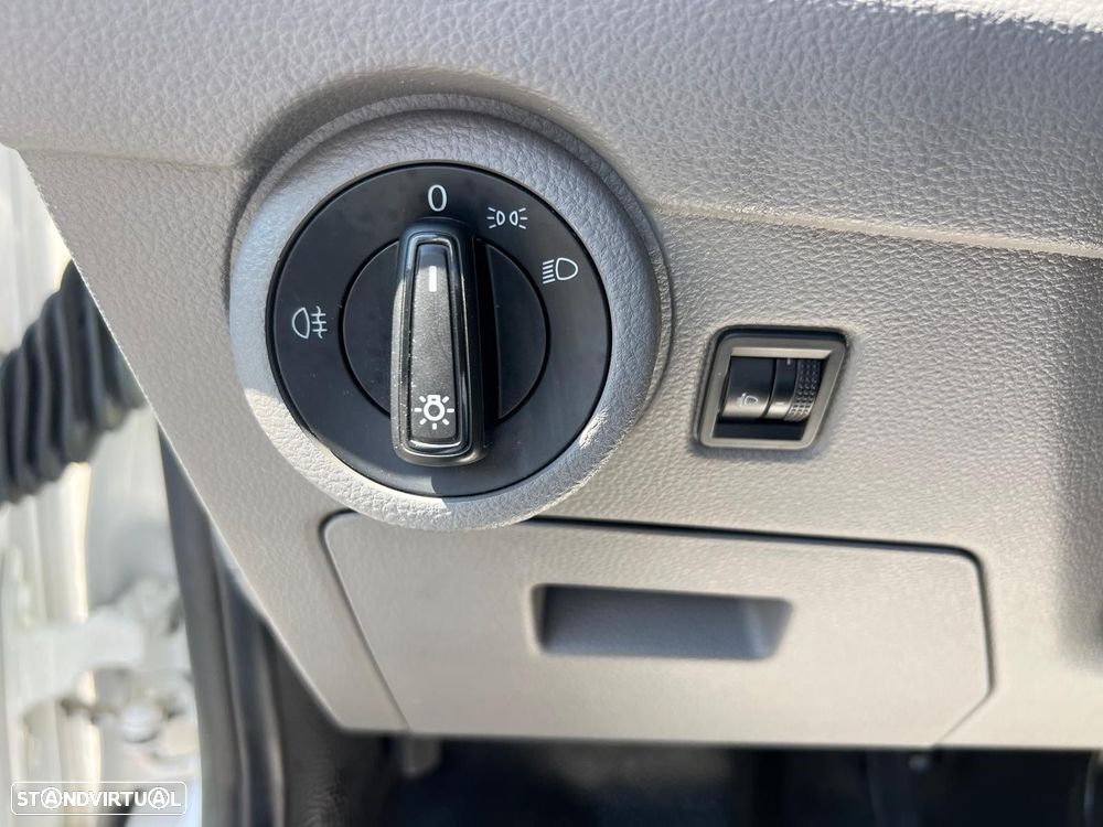 VW Transporter 2.0 TDI Business - 11