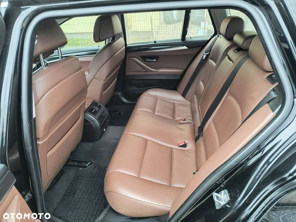 BMW Seria 5 525d xDrive Luxury Line - 11
