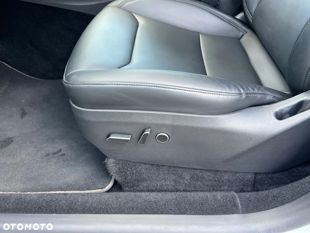 Tesla Model Y RWD - 17