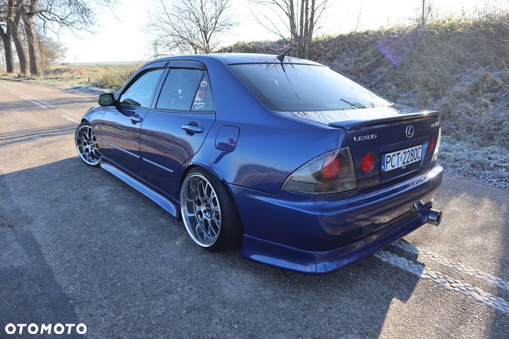 Lexus IS - 16