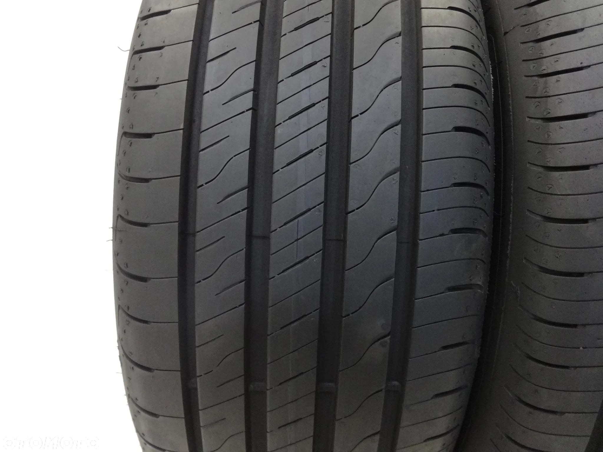 215/45/16 Goodyear EfficientGrip Performance 2 - 2