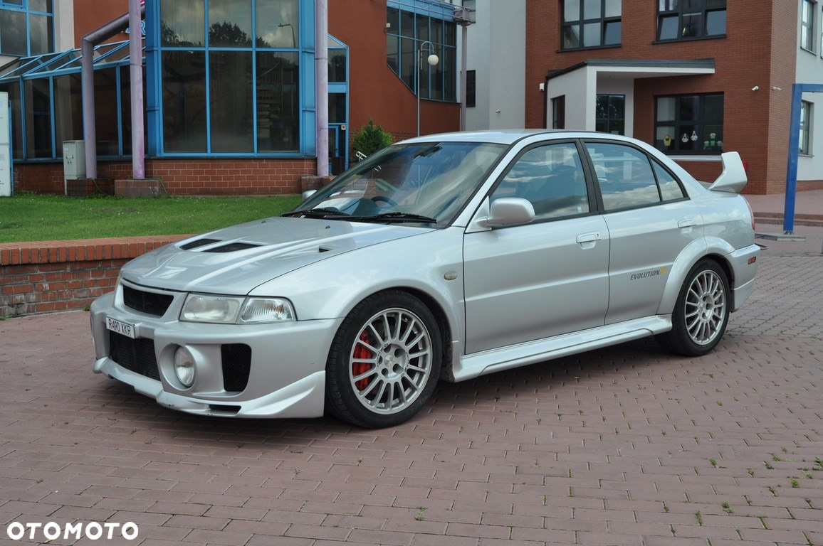 Mitsubishi Lancer Evolution IX - 8
