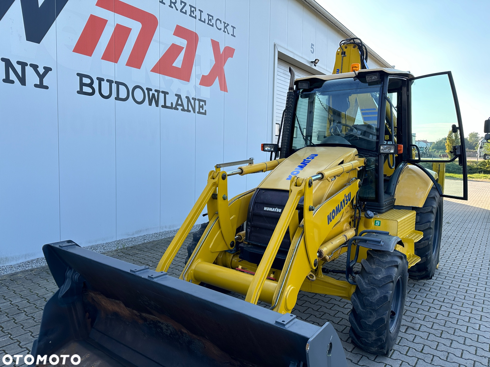 Komatsu WB93R - 3