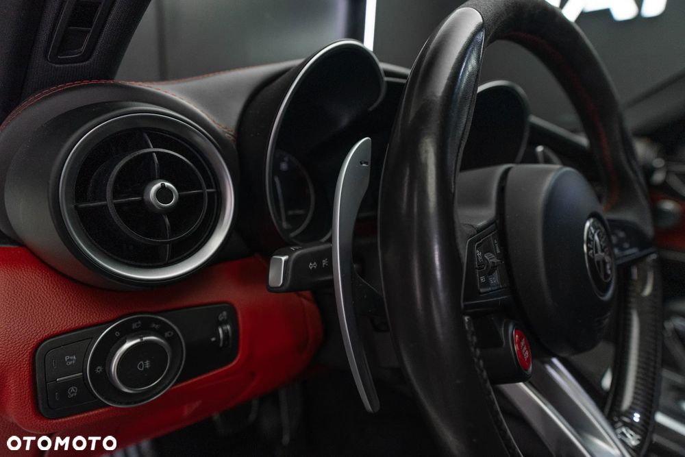 Alfa Romeo Giulia 2.9 Bi Turbo V6 Quadrifoglio - 28