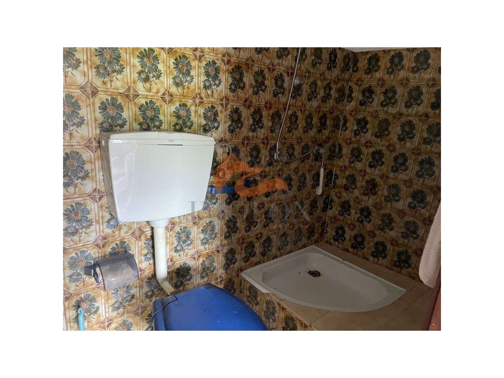 Casa para renovar com 2 quartos em Avô, Oliveira do Hospital - Grande imagem: 3/12
