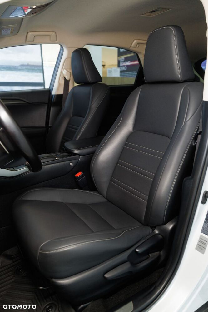 Lexus NX 300 F Impression AWD - 8