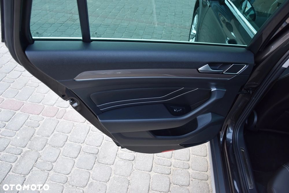 Volkswagen Passat Alltrack 2.0 TDI SCR DSG 4Motion - 28