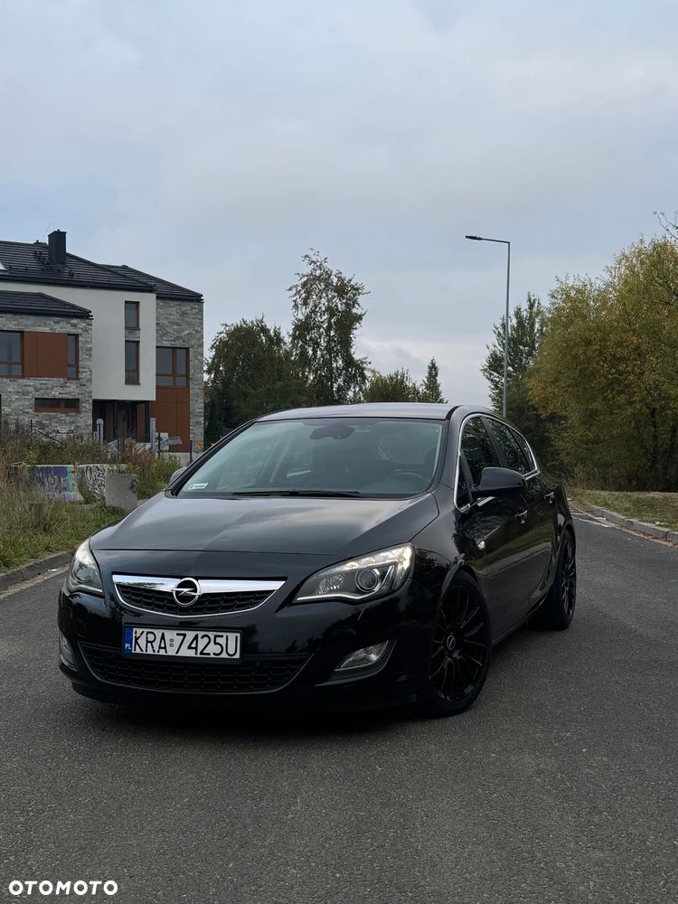 Opel Astra 2010 photo 2