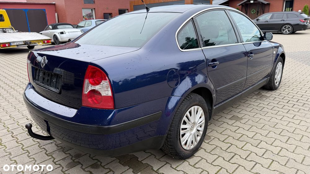 Volkswagen Passat 1.6 Comfortline Family - 6