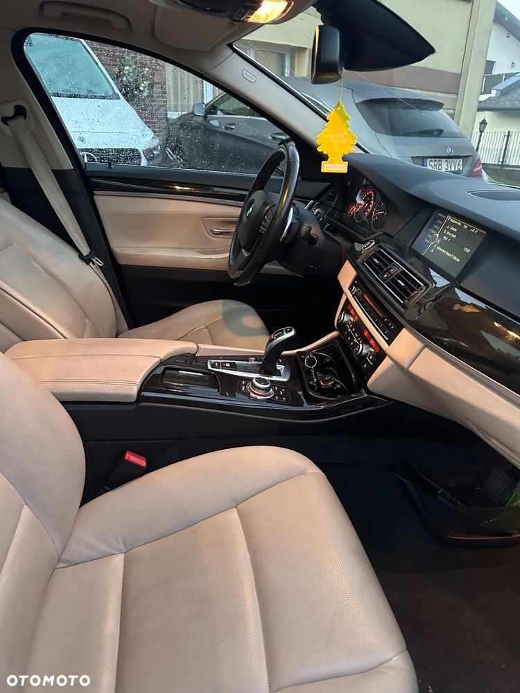 BMW Seria 5 528i Sport-Aut - 16