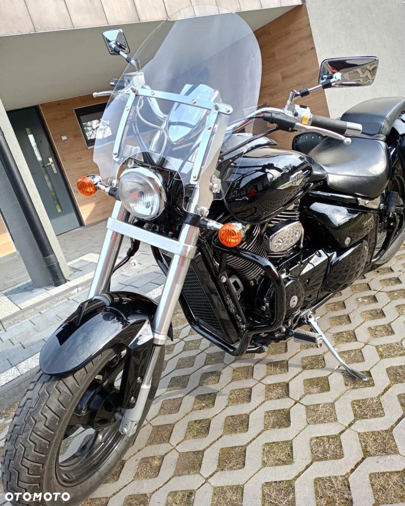Suzuki Intruder - 3