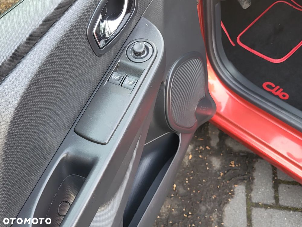 Renault Clio 1.2 16V 75 LIMITED - 26