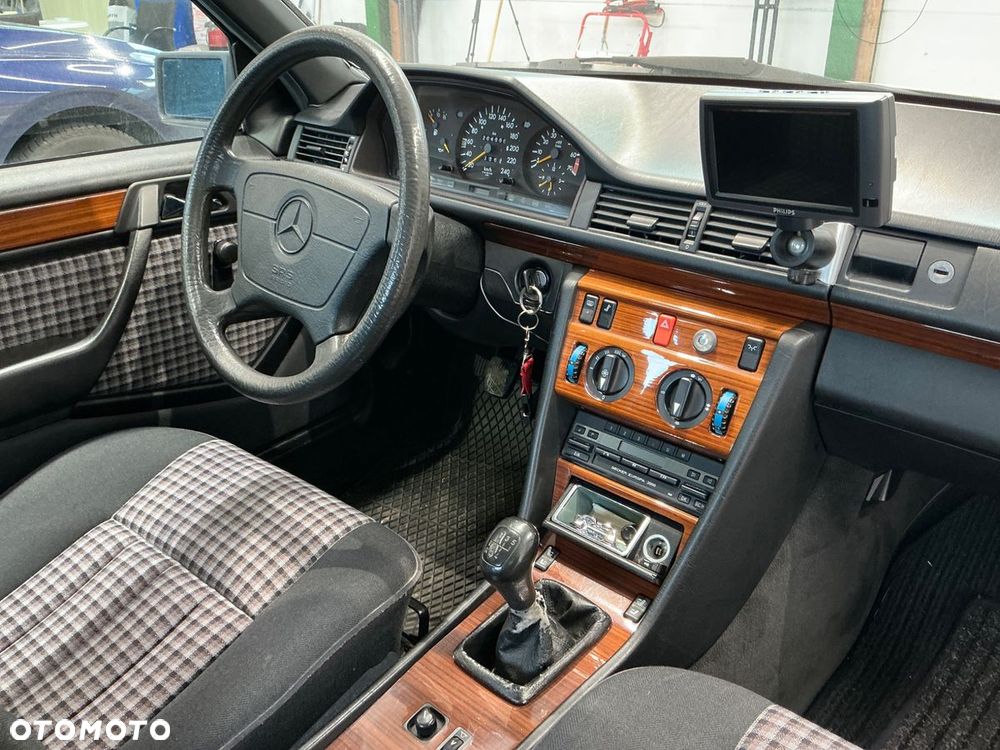 Mercedes-Benz W124 (1984-1993) - 14