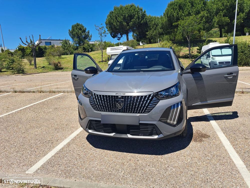 Peugeot 2008 1.2 PureTech Allure Pack EAT8 - 4