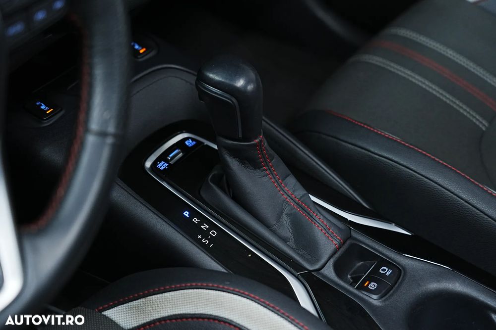 Toyota Corolla 2.0 HSD Exclusive Plus GR Sport Bi-Tone - 32