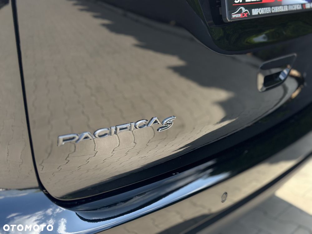 Chrysler Pacifica - 12