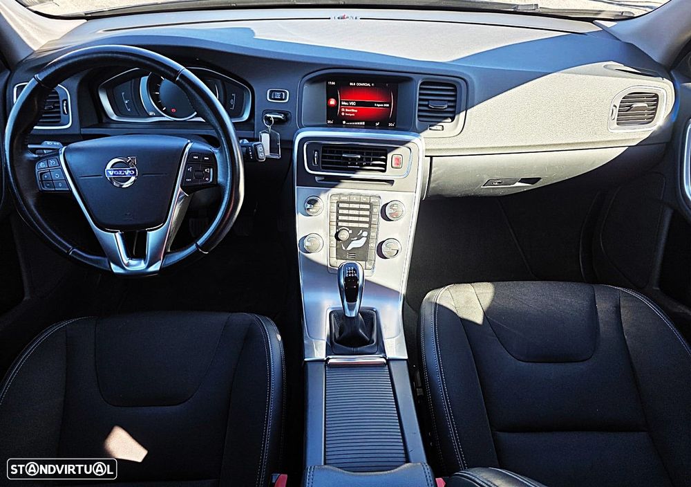 Volvo V60 2.0 D2 Momentum - 15