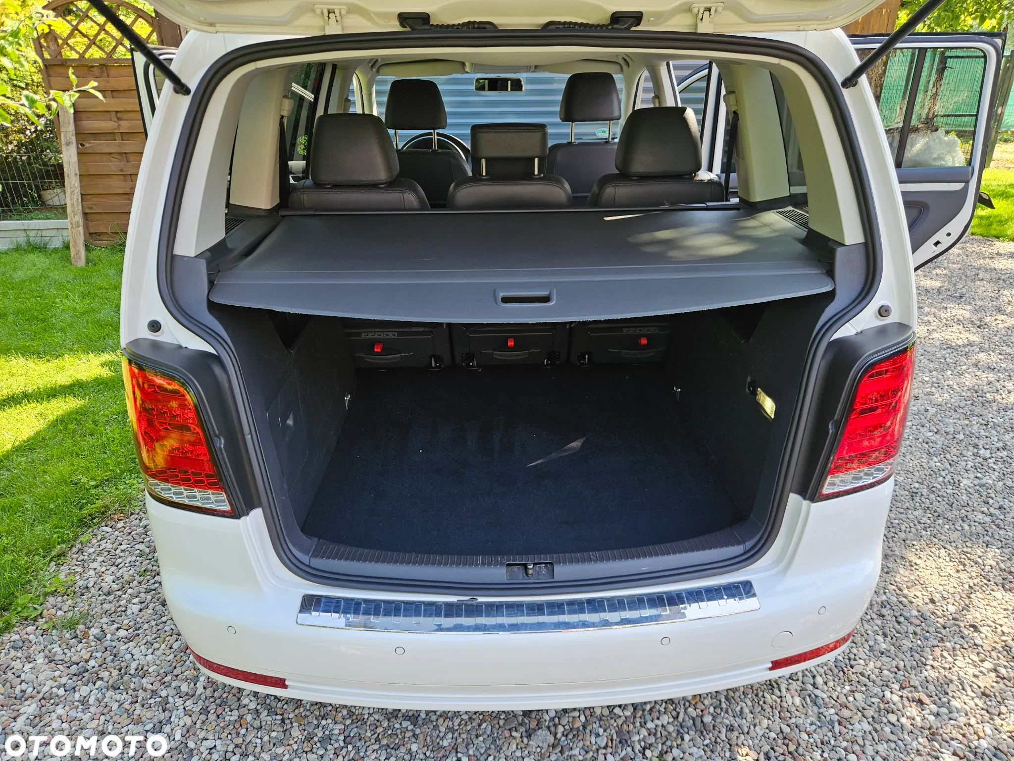 Volkswagen Touran 2.0 TDI DPF R-Line Edition - 17