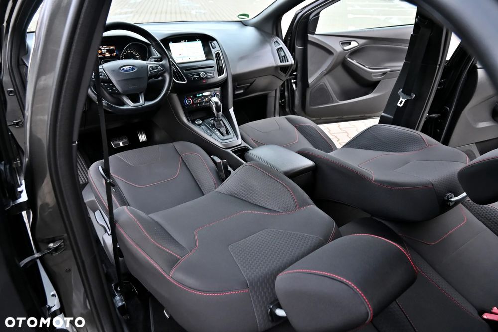 Ford Focus 1.5 EcoBoost ST-Line - 24