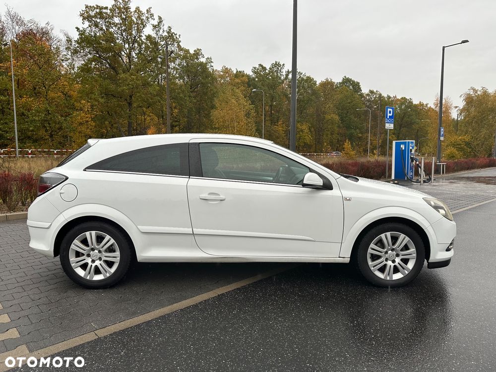 Opel Astra 2009 photo 4