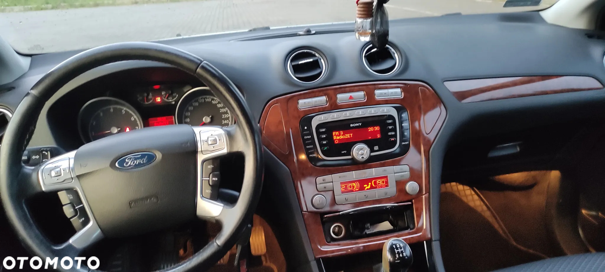 Ford Mondeo 2.0 Ghia - 14