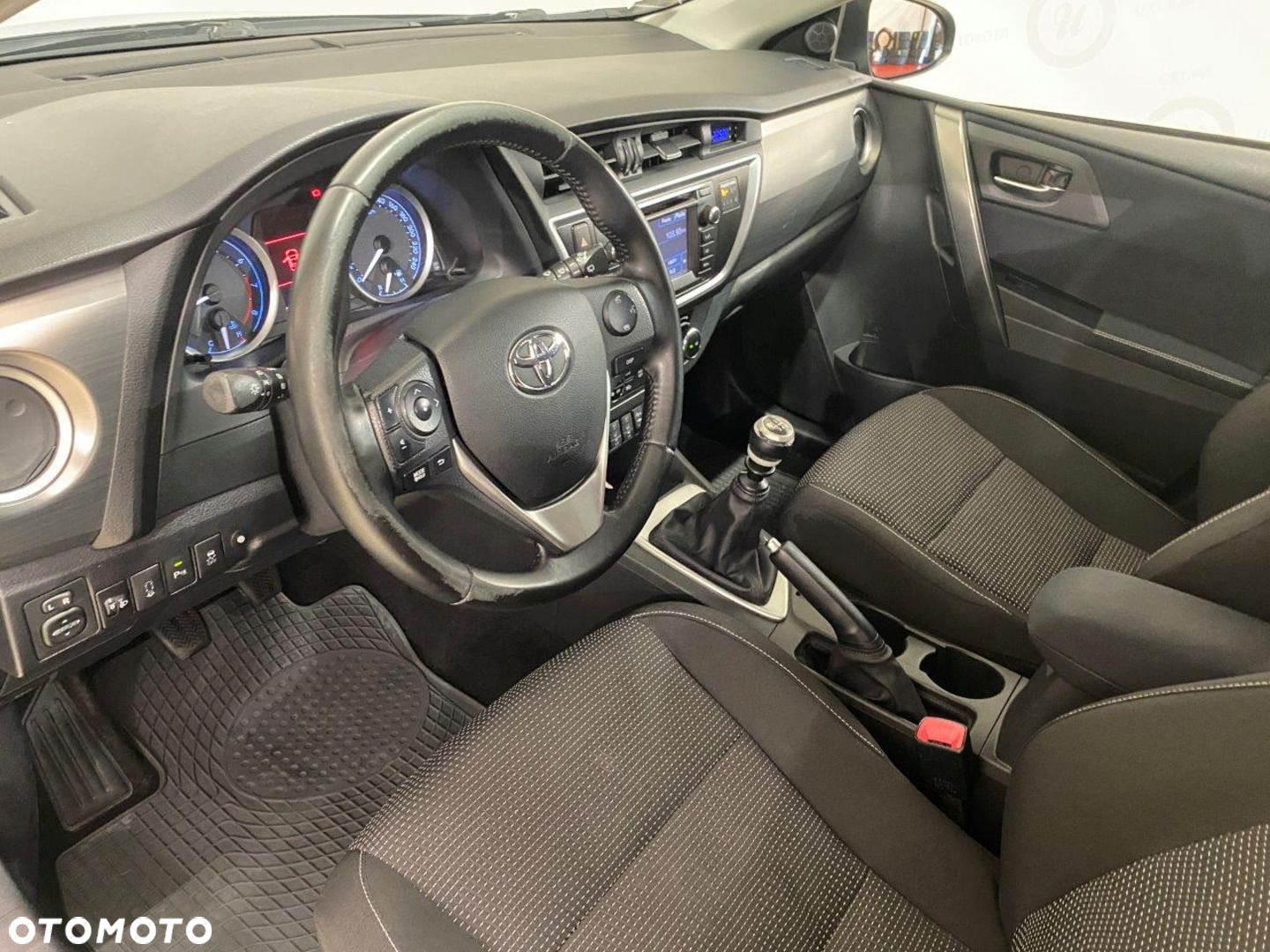 Toyota Auris 1.6 Premium Comfort - 8