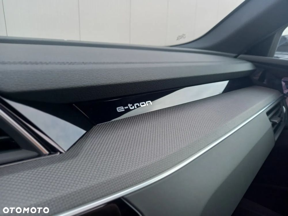 Audi Q8 Sportback e-tron - 15
