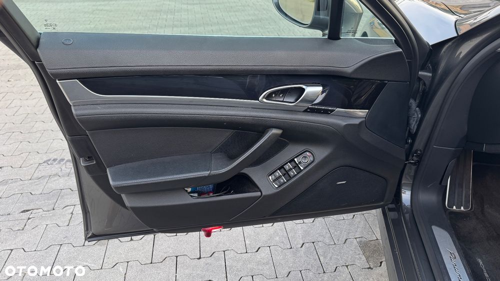 Porsche Panamera 4S - 17