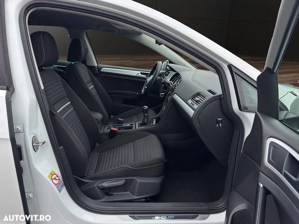 Volkswagen Golf - 14