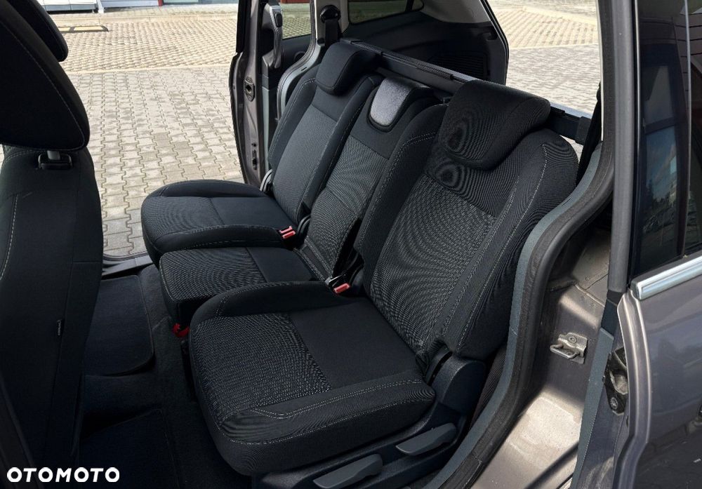 Ford Grand C-MAX - 11