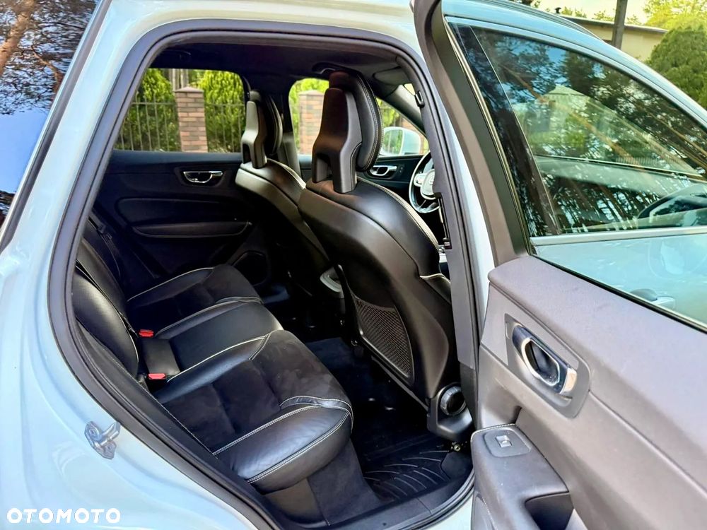 Volvo XC 60 D4 AWD R-Design - 23