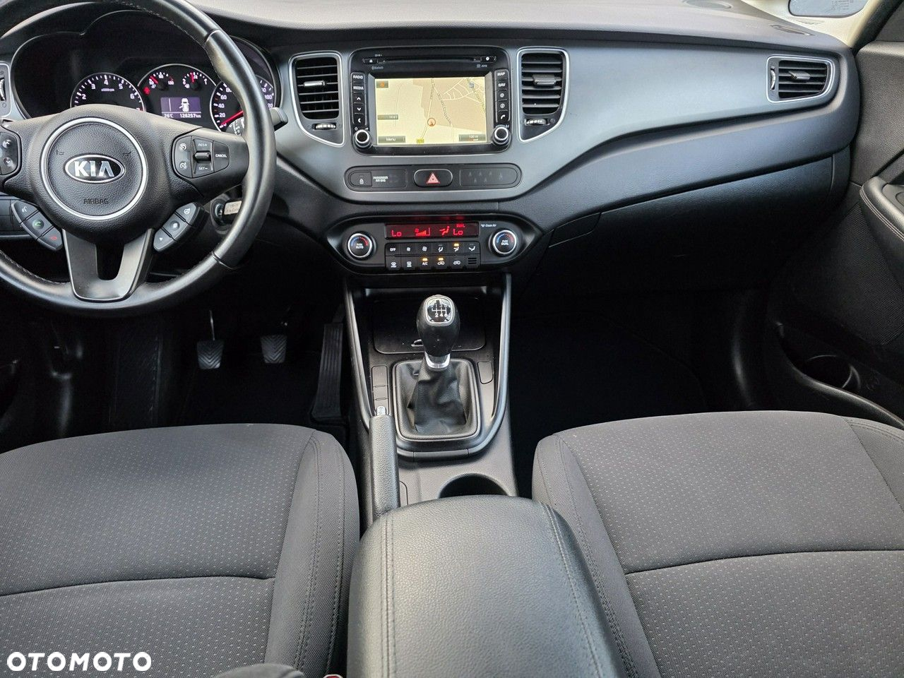 Kia Carens - 13