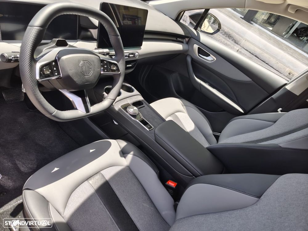 MG MG4 64 kWh Luxury - 5