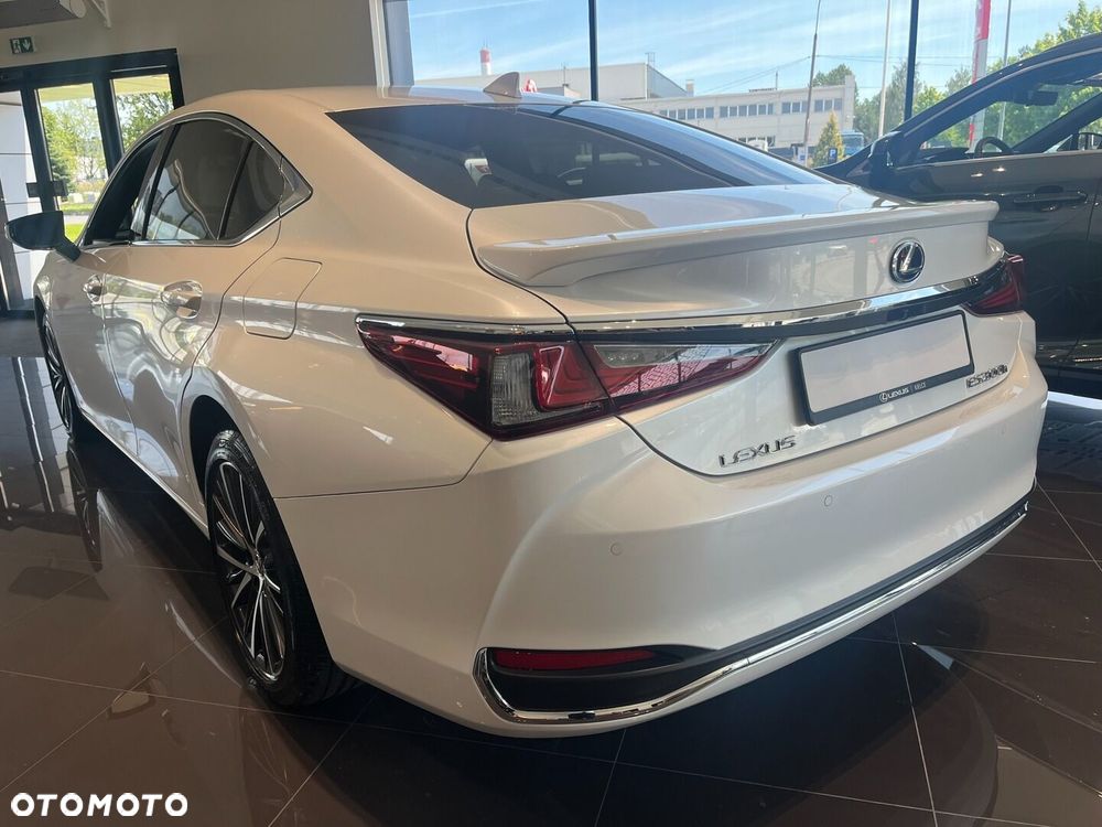 Lexus ES 300h Business Edition - 4