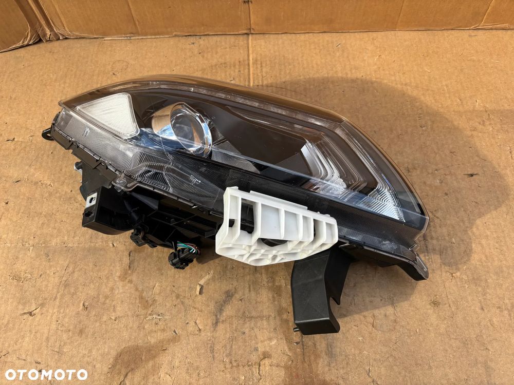 Nissan Navara D23 IV NP300 Oryginalna Lampa Europejska Full Led Prawa Przednia 26010-5JT1A 26010 Cała Ładna 2568704300 - 9