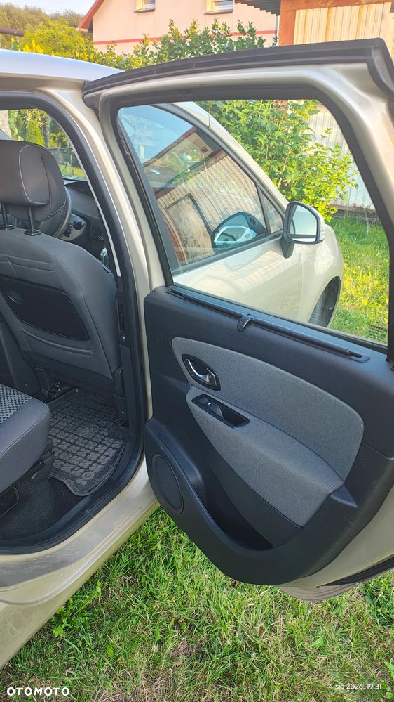 Renault Grand Scenic - 12