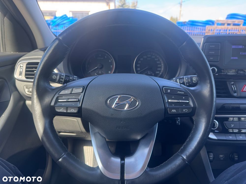 Hyundai i30 1.5 DPI Classic + - 12