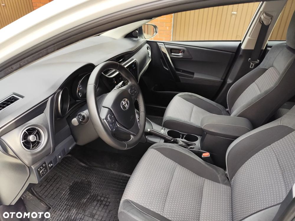 Toyota Auris - 11
