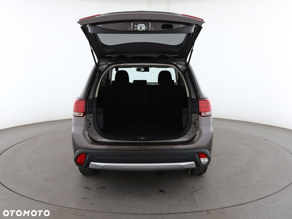 Mitsubishi Outlander 2.0 2WD SUV-Star - 20