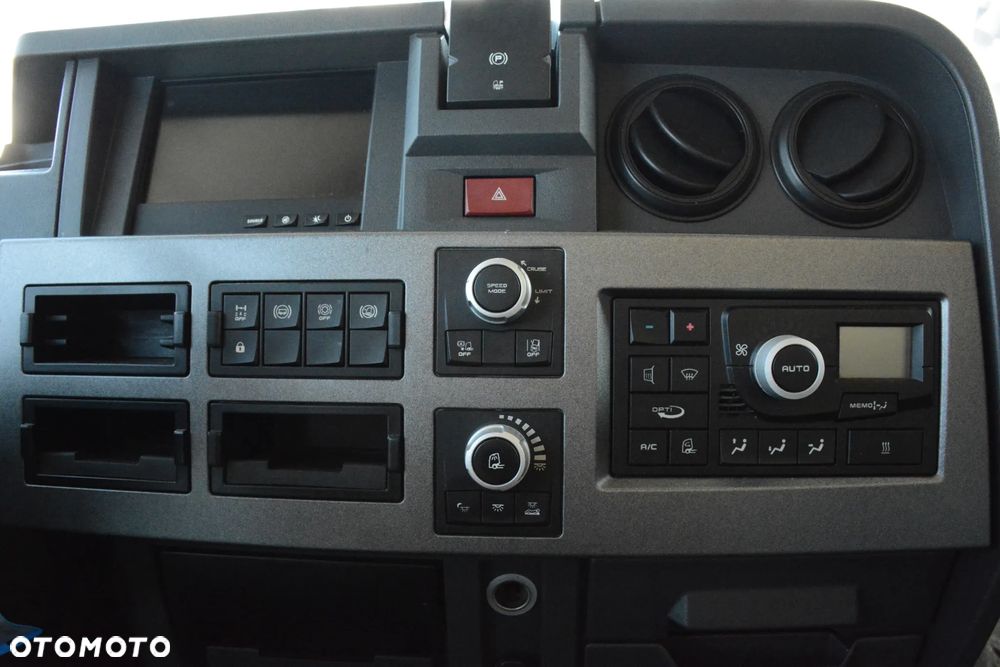 Renault T 520 Comfort / 2017r. / Cała na poduszkach / Kabina Salonka / 2 baki / Klima postojowa - 18