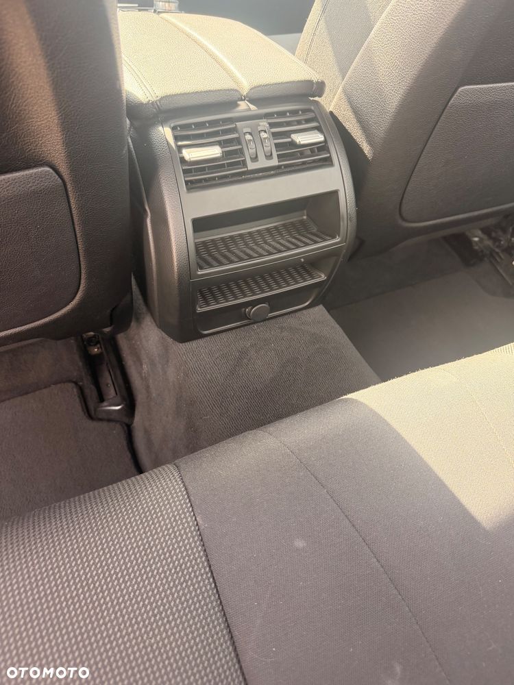 BMW Seria 5 518d - 14