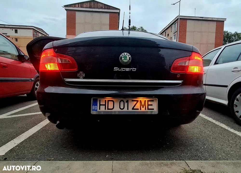 Skoda Superb 2.0 TDI Elegance DSG - 4