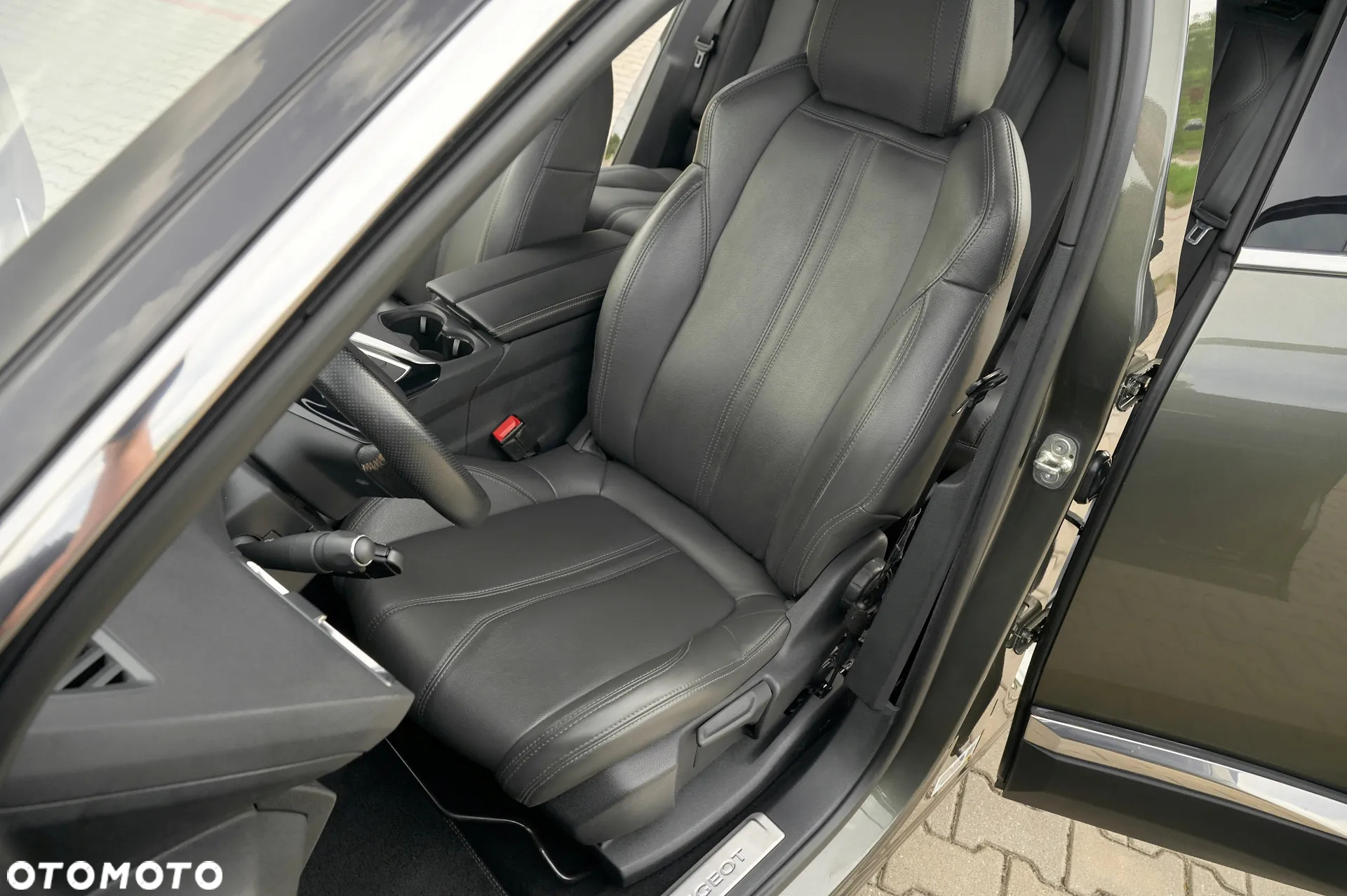 Peugeot 3008 2.0 BlueHDi Allure S&S - 23