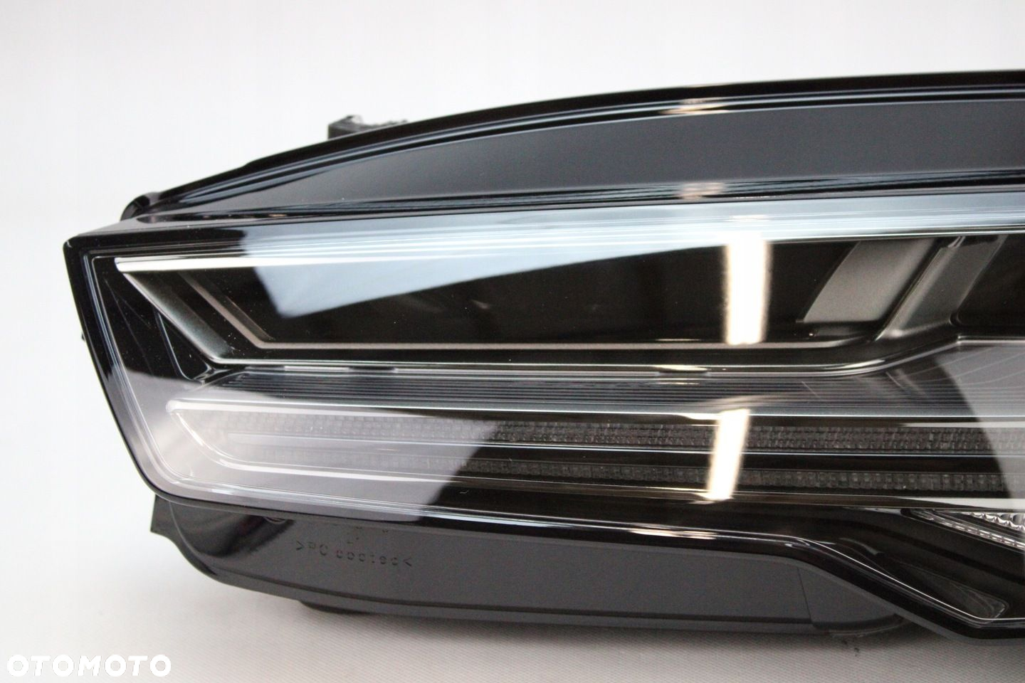 NOWA ORG LAMPA LEWY PRZÓD MATRIX AUDI A7 S7 RS7 4G8941783B - 3
