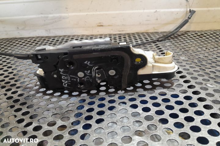 Broasca usa fata stanga 5N0837015C 5N0837015C Volkswagen VW Tiguan 1 - 4