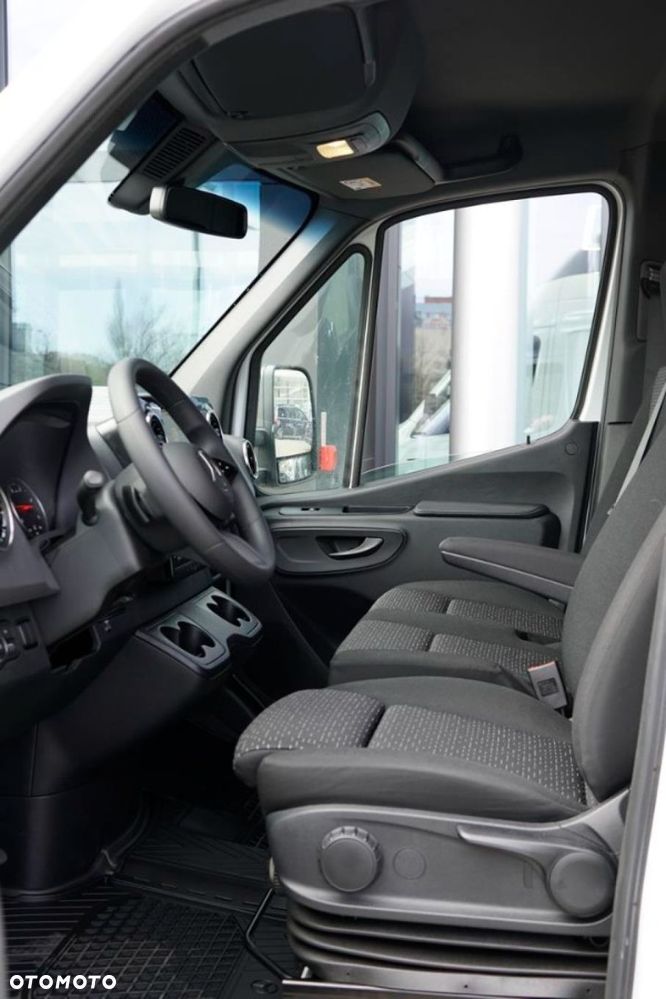 Mercedes-Benz Sprinter - 10